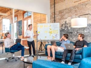 Base Invexus analisi AI